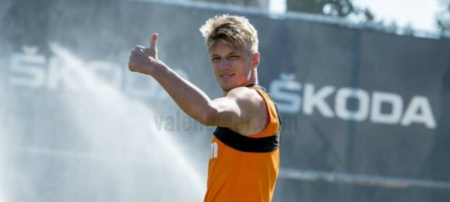 El Valencia insiste en retener y renovar a Wass
