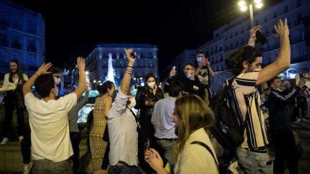El golpe de la quinta ola lleva a la Región a un 'toque de queda' parcial: sin vida social de madrugada 