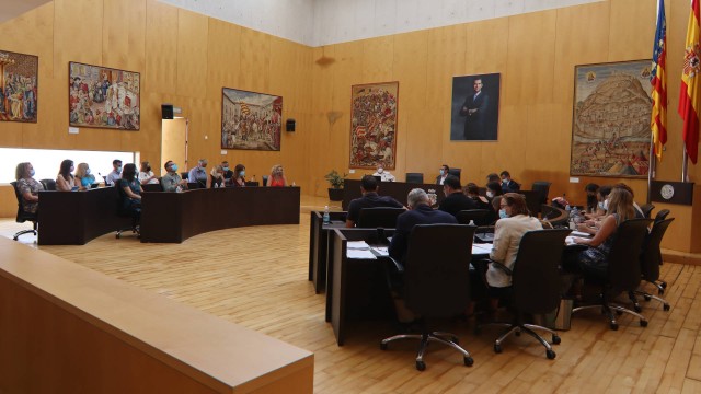 Benidorm viabiliza la implantación de comercios en las primeras plantas de los ‘ejes comerciales’

