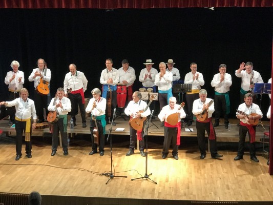 El jardín de Bombas Gens se llena de música con el grupo La Tardor