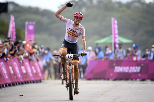 David Valero, bronce en XCO y el 'universal' Thomas Pidcock gana el oro