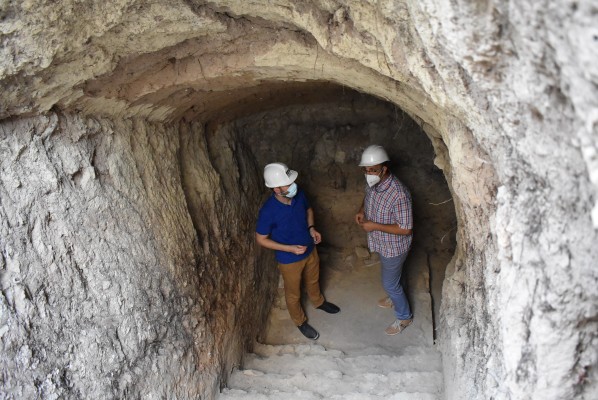 Petrer estudia integrar la entrada al refugio antiaéreo en la remodelación de la plaça de Baix