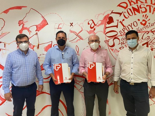 Frecom y Cáritas firman un convenio de colaboración para ayudar a las personas en riesgo de exclusión de la Región