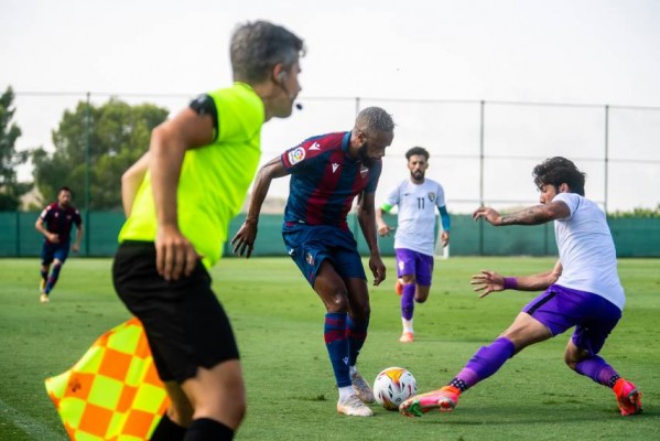 El Levante vence al Al Ain con gol de Hernani en un amistoso de 50 minutos