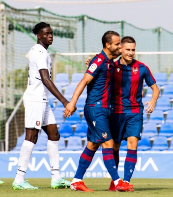 Un efectivo Levante brilla en su estreno de la pretemporada