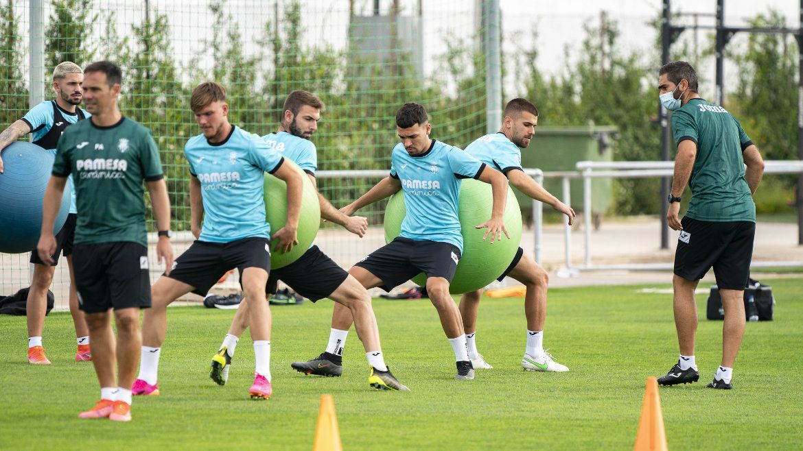 El Villarreal suspende la sesión de este sábado por la reacción a la vacuna de varios jugadores
