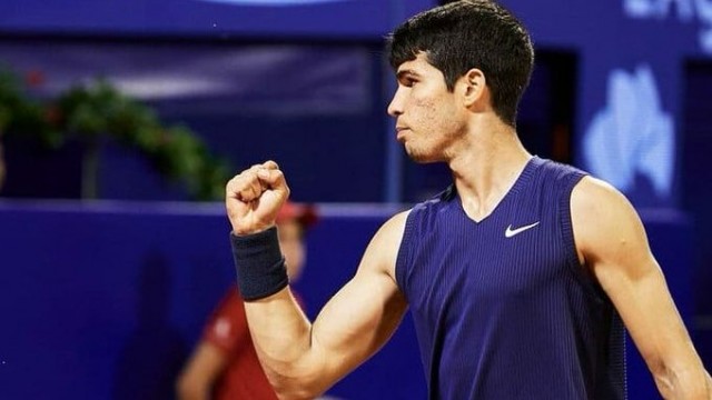 Alcaraz ya es semifinalista en Umag tras vencer al serbio Krajinovic, número 34 del mundo