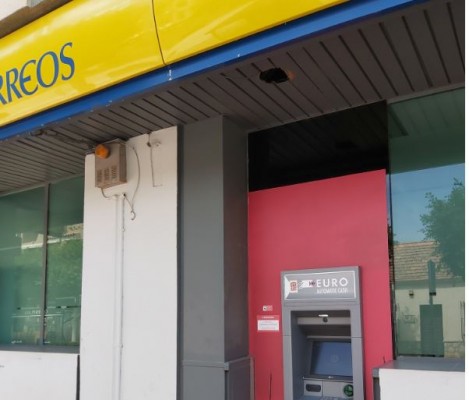 Correos instala un cajero automático en su oficina de Santiago de la Ribera 