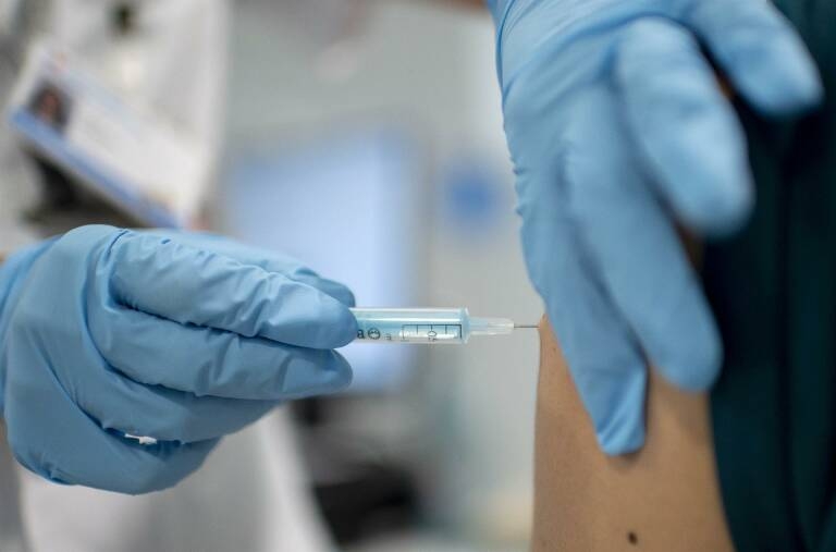 La Conselleria sugiere que los acompañantes de embarazadas y hospitalizados tengan la pauta completa
