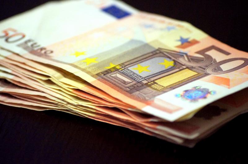 La UE presenta su plan de lucha contra el blanqueo con límite de pagos en efectivo en 10.000 euros, frente a los 1.000 euros de España

