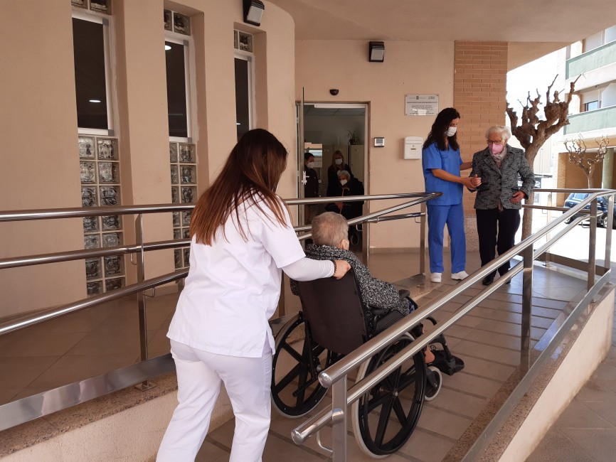 Acceso al actual centro de dia 9 d’Octubre. (Foto: AYUNTAMIENTO) - 
