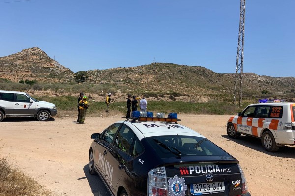 Un incendio forestal en el Barranco de Orfeo de Cartagena hizo saltar las alarmas
