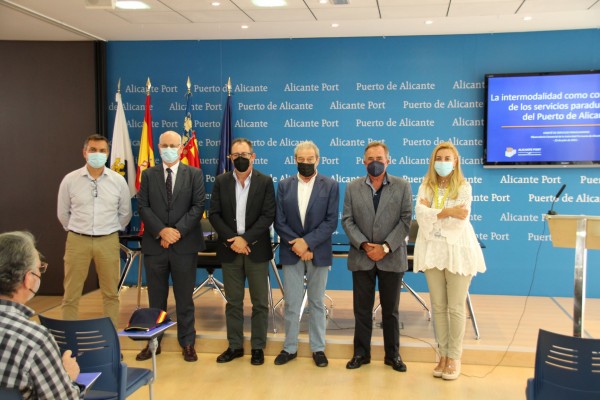 El Puerto estrenará una línea ferroviaria para unir Alicante y el Reino Unido desde octubre 