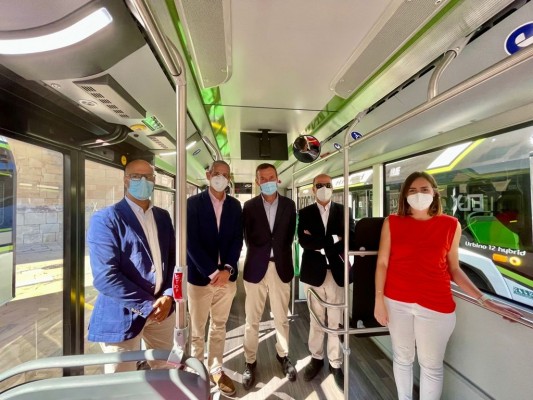 Elche incorpora cinco nuevos autobuses híbridos a su flota del trasporte público