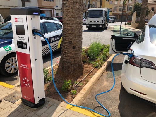 Alcalà de Xivert estrena un punto de recarga para vehículos eléctricos