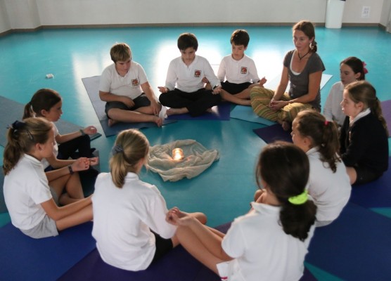 Meditación en las aulas del Caxton College