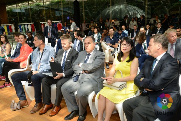 Layhoon acude a la apertura de una oficina de La Liga en Singapur