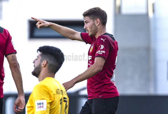 El Valencia cumple con una goleada ante el Atromitos FC