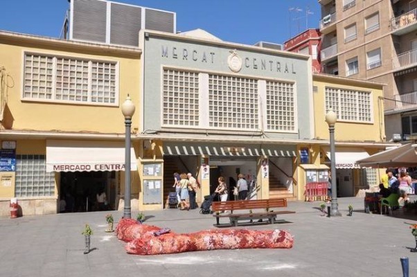 Salvem el Mercat pide al alcalde de Elche que aclare el futuro del actual Mercado