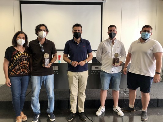 Elche reconoce a los emprendedores Homia App y Adriza's Plants