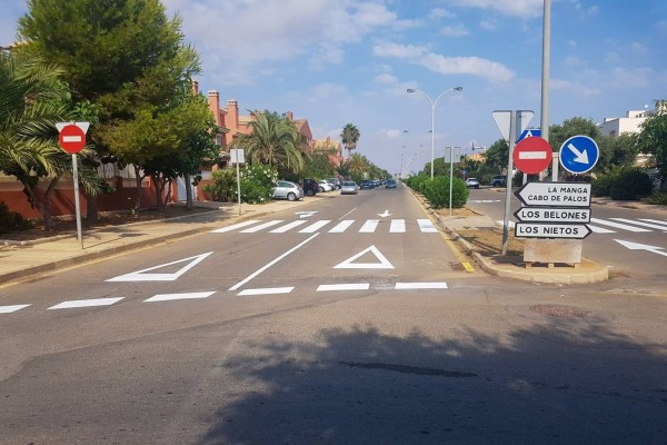 Cartagena invierte 55.000 euros para mejorar la señalización viaria en los pueblos del litoral