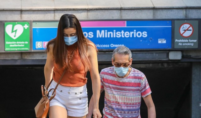  España notifica 30.587 casos y 18 muertes, mientras la incidencia continúa su escalada hasta 644