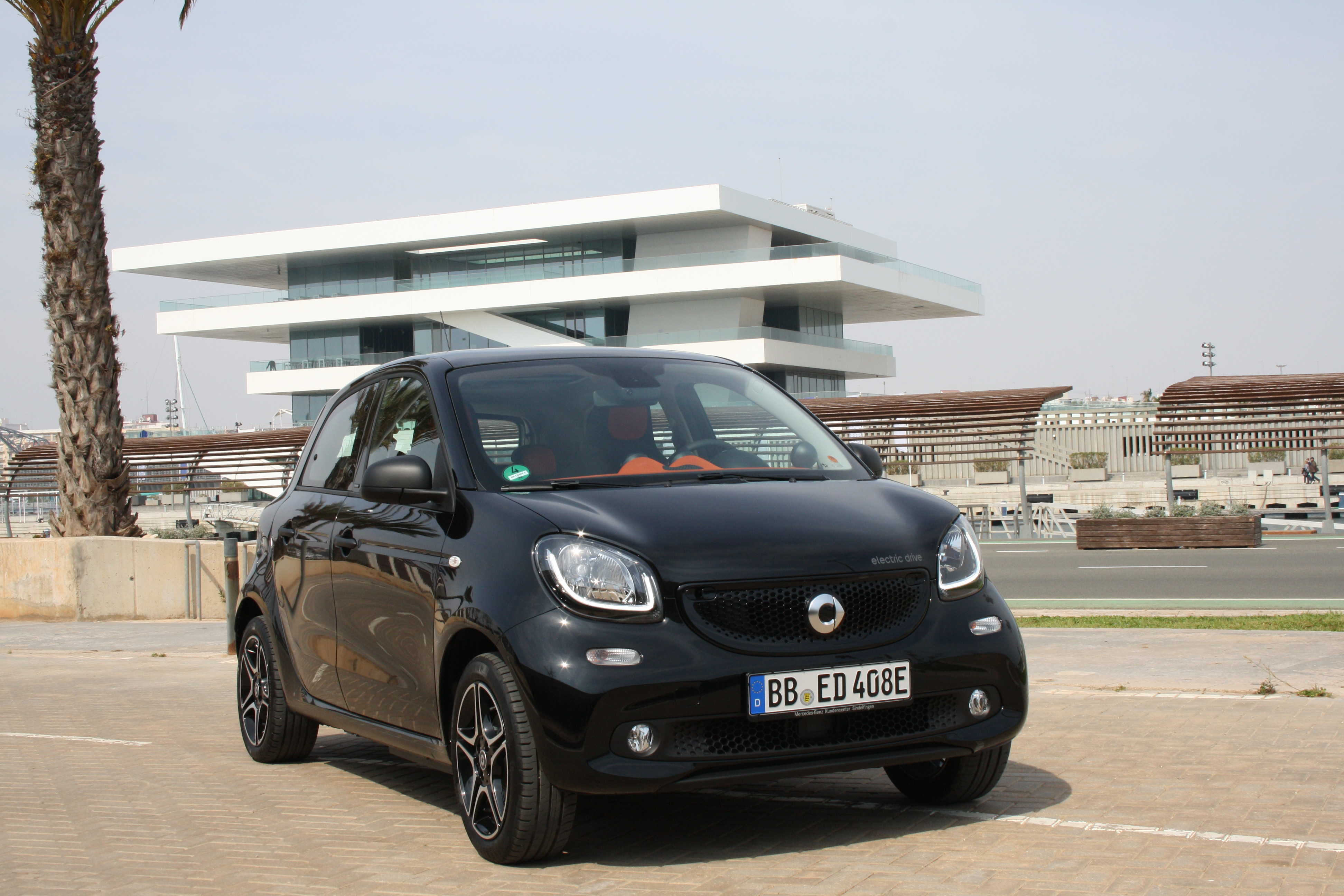 El nuevo smart electric drive conecta a la perfección por las calles de Valencia