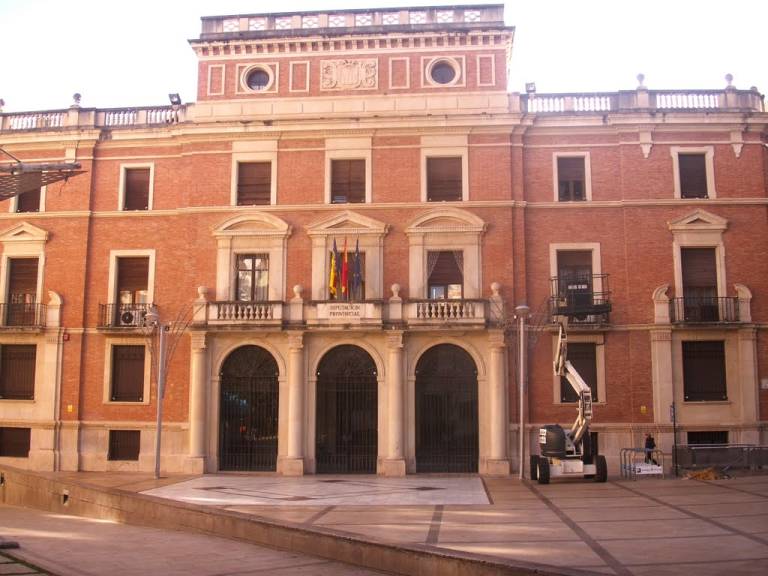 La Diputación actualiza la organización interna de sus 626 funcionarios para mejorar la eficiencia