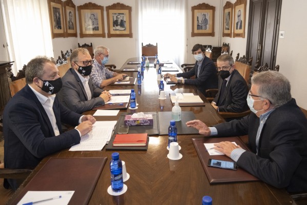 La Diputación estudiará deducciones fiscales a la cerámica para afianzar la recuperación económica