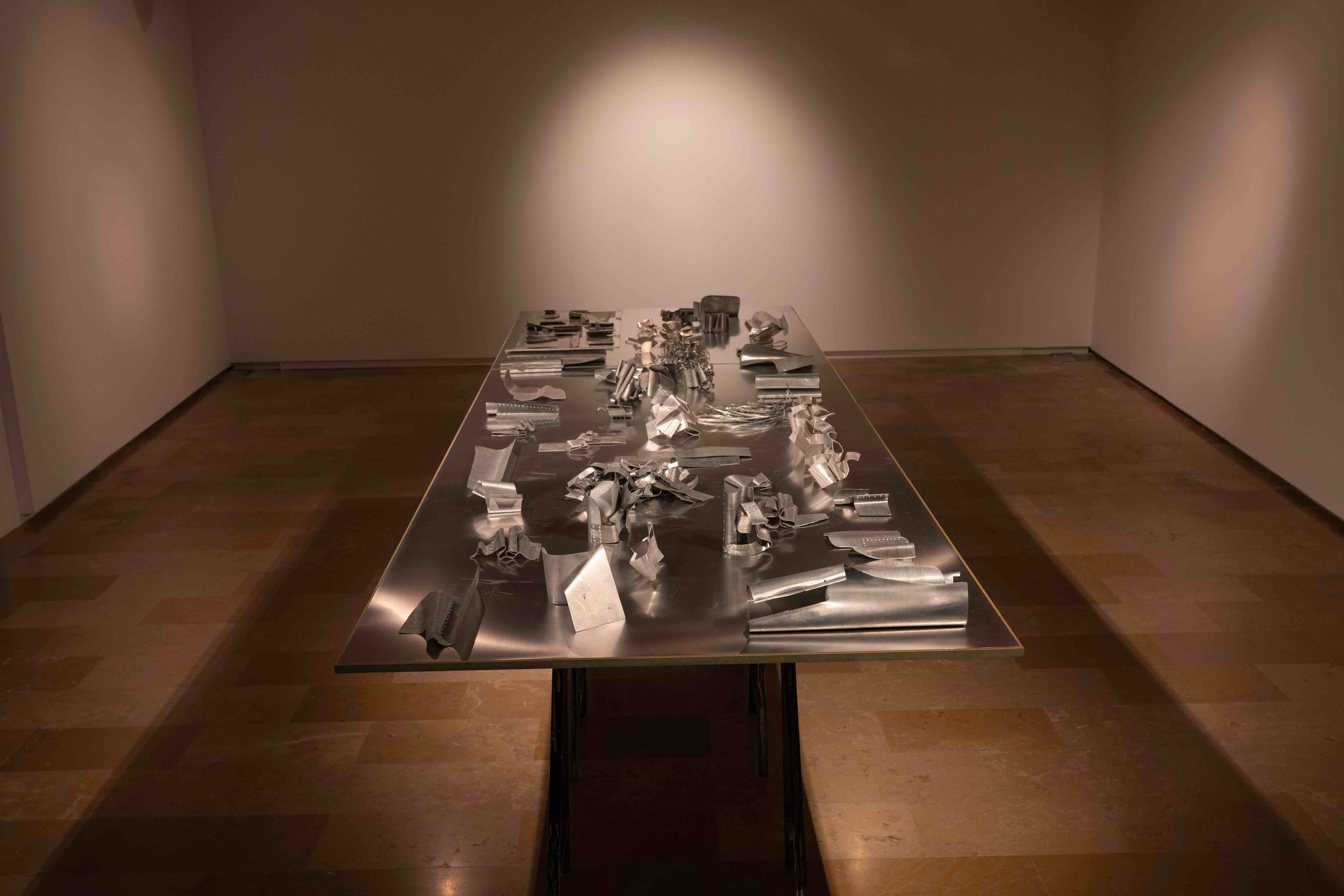 Juan Carlos Nadal rememora los accidentes geológicos mediante pintura y escultura