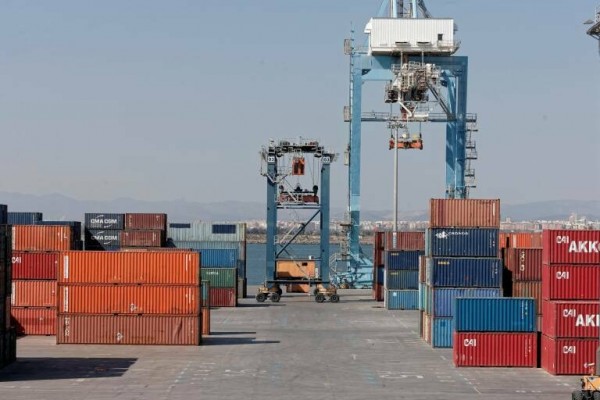El paro de los transportistas en APM Terminals Castellón afecta a 400 contenedores al día