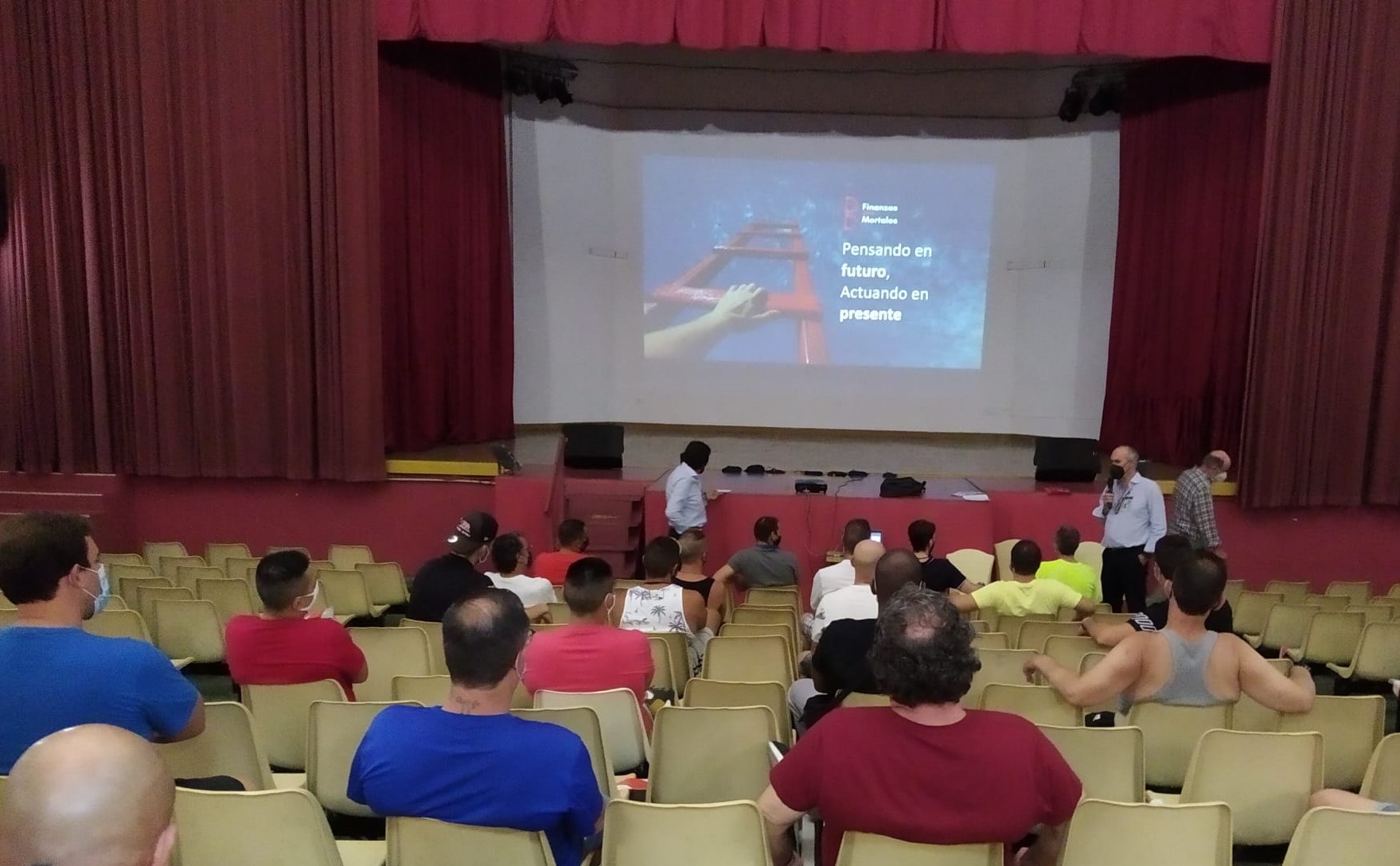 Banco Santander imparte un taller de educación financiera en el centro penitenciario de Picassent