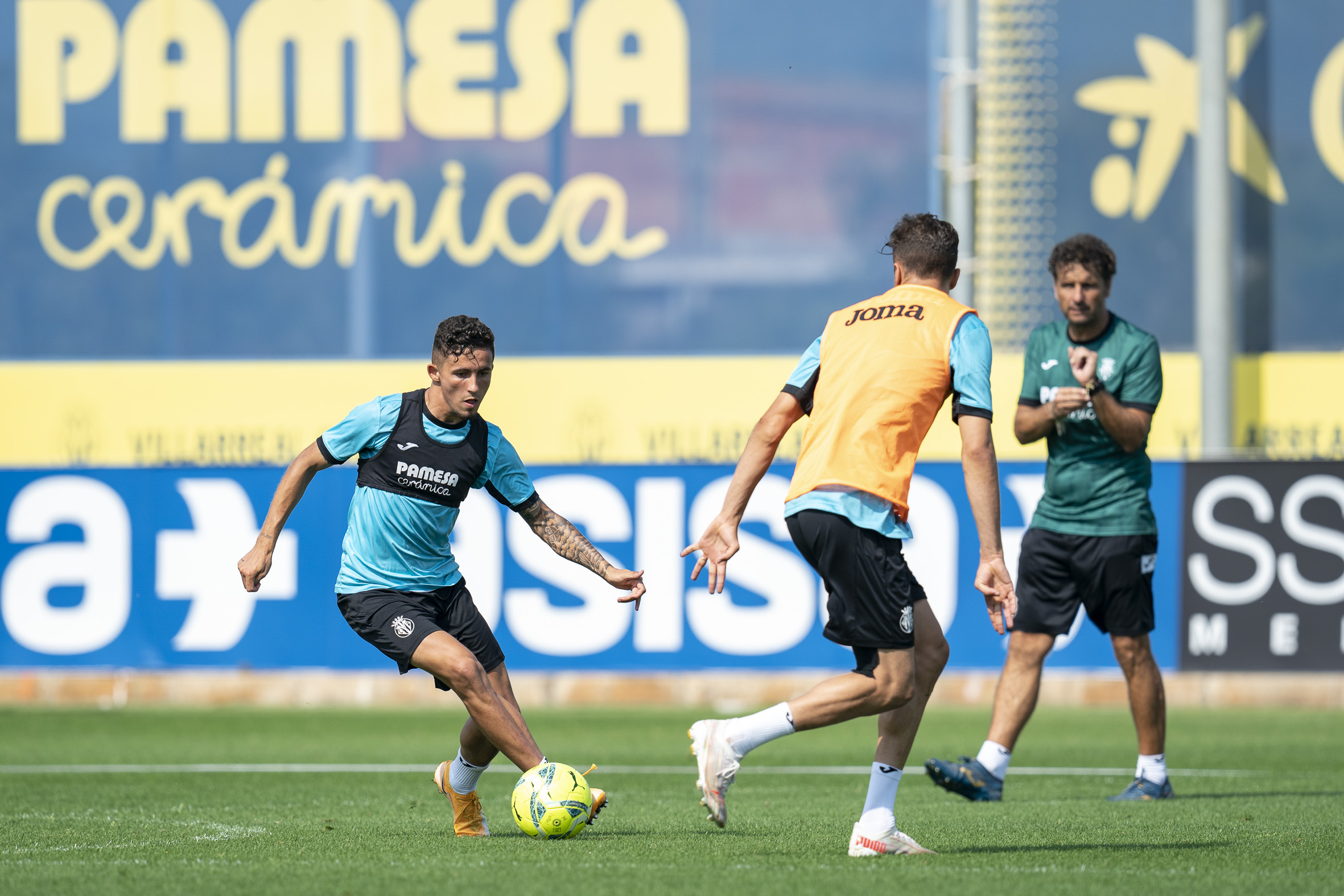 Un momento del entrenamiento de este martes. (Foto: Villarreal CF) - 