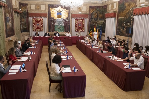 A la Diputación se le atraganta el consenso: sin unanimidad contra el cotonet ni en el IVA a las peluquerías