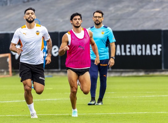 Guedes comienza a entrenarse y el Valencia no descarta que se quede