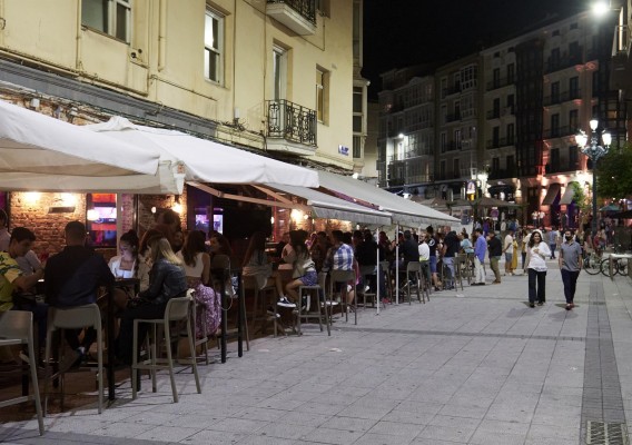 España notifica 61.628 casos este fin de semana, el doble que el pasado, mientras la incidencia roza 600