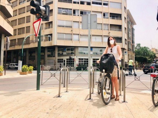 Elche instala 36 nuevos puntos de aparcabicis