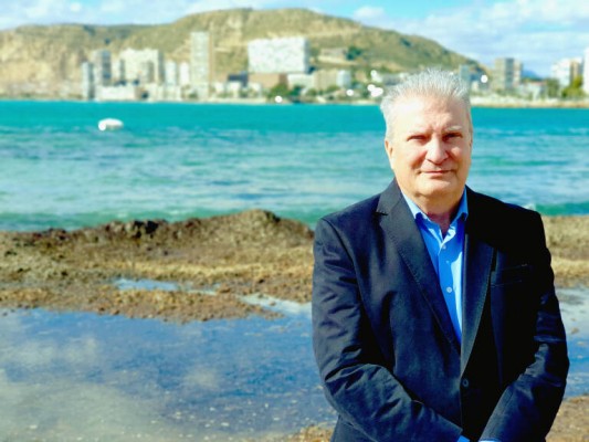 Gerardo Muñoz y Luis Fernando Bernabé presentan 'El desastre de Annual' en la librería 80 Mundos