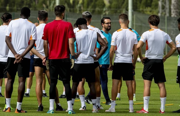 El Valencia vuelve este martes al trabajo y espera a Guedes