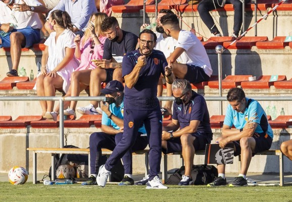 Bordalás quiere acelerar el fichaje de un '6'