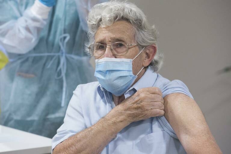 Tres autonomías han inmunizado a todos los mayores de 70 años y la Comunitat al 97,5%
