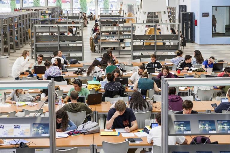 La Generalitat destina 1,1 millones a estancias de personal investigador fuera de la Comunitat