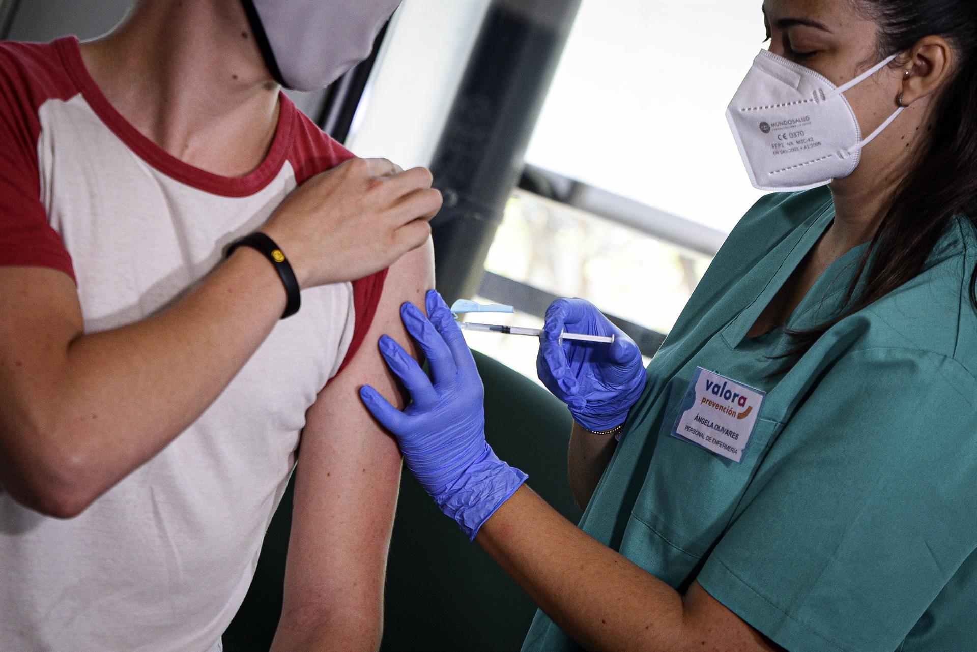 La Unión Consumidores celebra que se adelante vacunación de los jóvenes