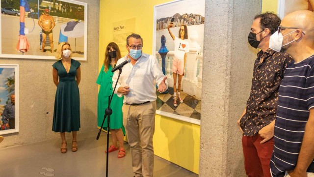 'El turista accidental', una exposición en homenaje a los turistas de Benidorm