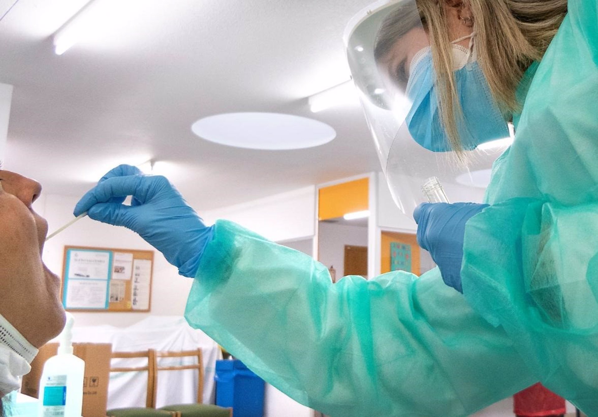  España notifica 31.060 casos nuevos de covid y 12 muertes, con la incidencia subiendo a 537