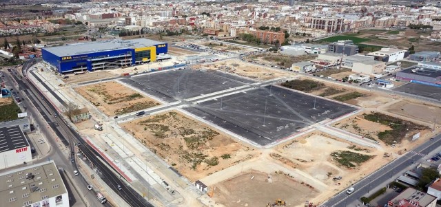 El retraso de la licencia ambiental bloquea las inversiones de Bauhaus y Decathlon en Alfafar