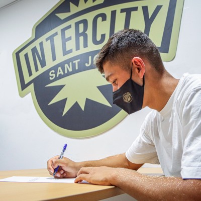 El argentino Bellotti, autor del gol del ascenso, seguirá en el Intercity hasta 2025
