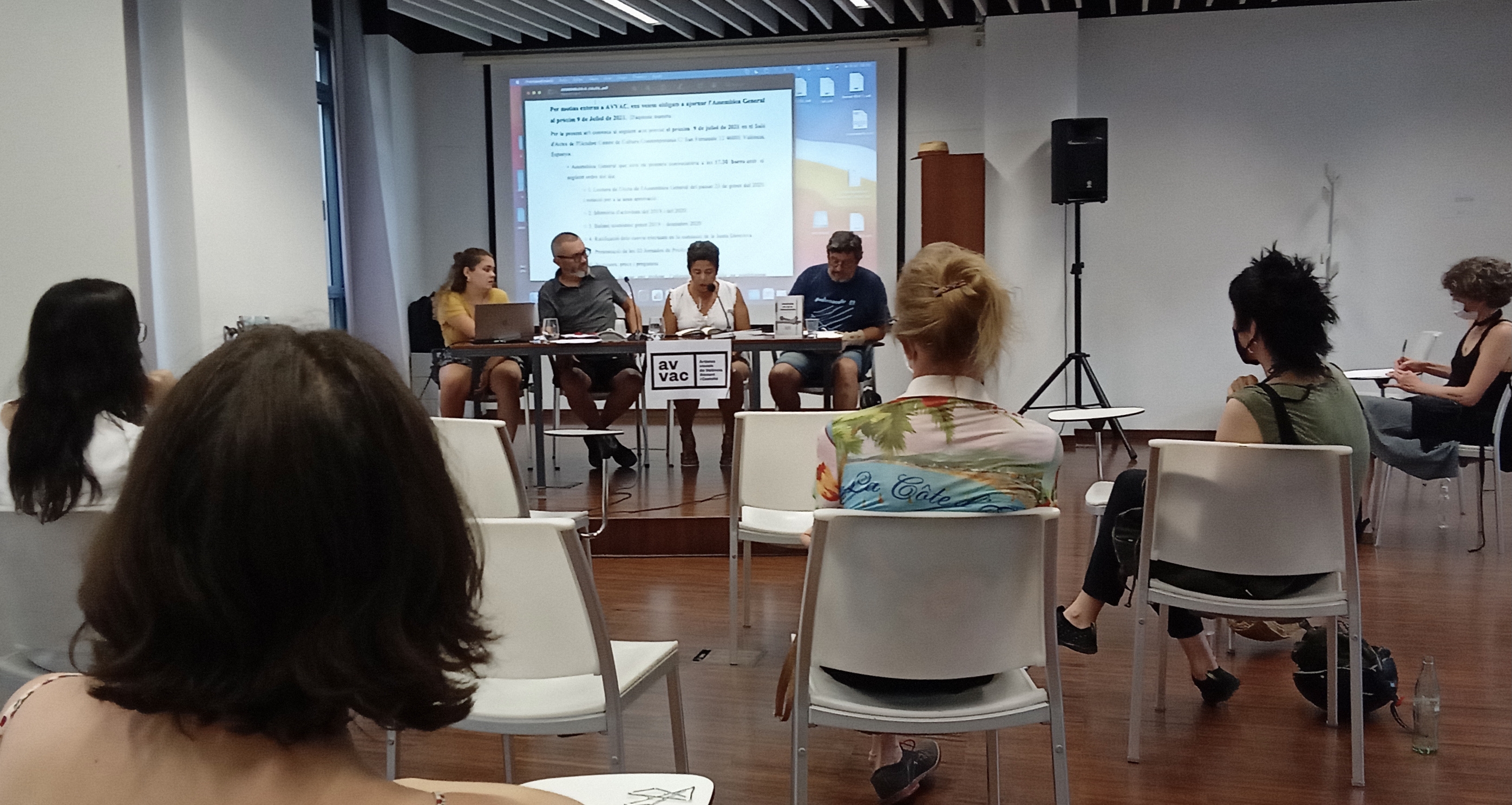 Los artistas visuales valencianos preparan un estudio crítico sobre su situación laboral