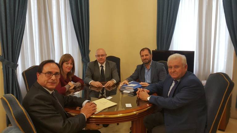 Murcia 'tienta' a las empresas familiares de Alicante al eliminar el impuesto de sucesiones