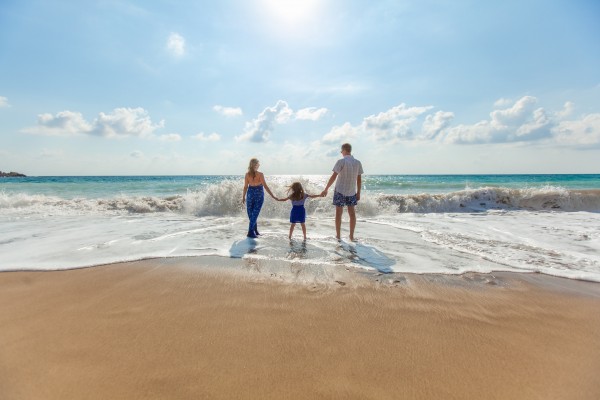  Ayudar a las familias e invertir en futuro